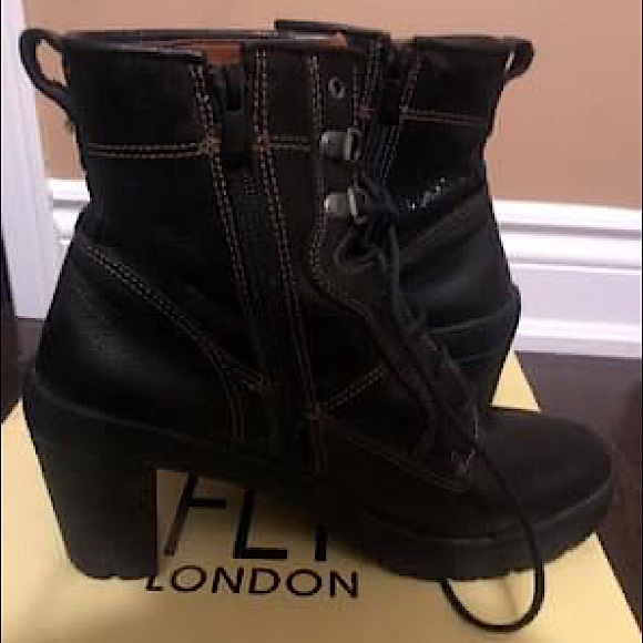 Woman’s ‘The Art Company’ BOOTIES- Never Worn - Picture 3 of 4